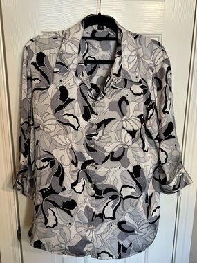 Gray & Black Floral Button-Down Shirt